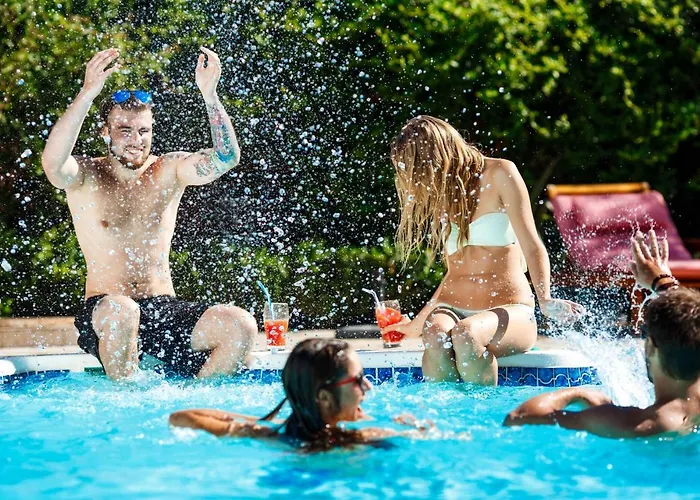 Apartmanhotel Naturamare - Piscina Idromassaggio Con Vista Mare Aperta Fino Alle Ore 22-00 Capo Vaticano