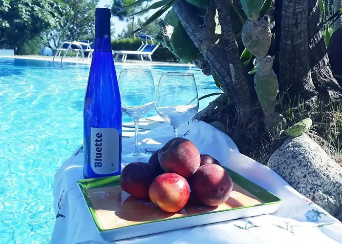 Naturamare - Piscina Idromassaggio Con Vista Mare Aperta Fino Alle Ore 22-00 Apartmanhotel 3*