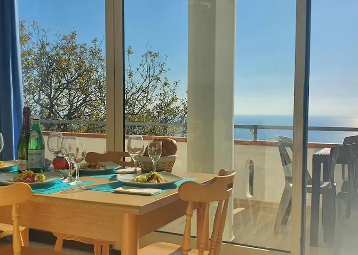 Naturamare - Piscina Idromassaggio Con Vista Mare Aperta Fino Alle Ore 22-00 Lägenhetshotell