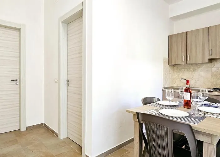 Naturamare - Piscina Idromassaggio Con Vista Mare Aperta Fino Alle Ore 22-00 公寓式酒店 3*