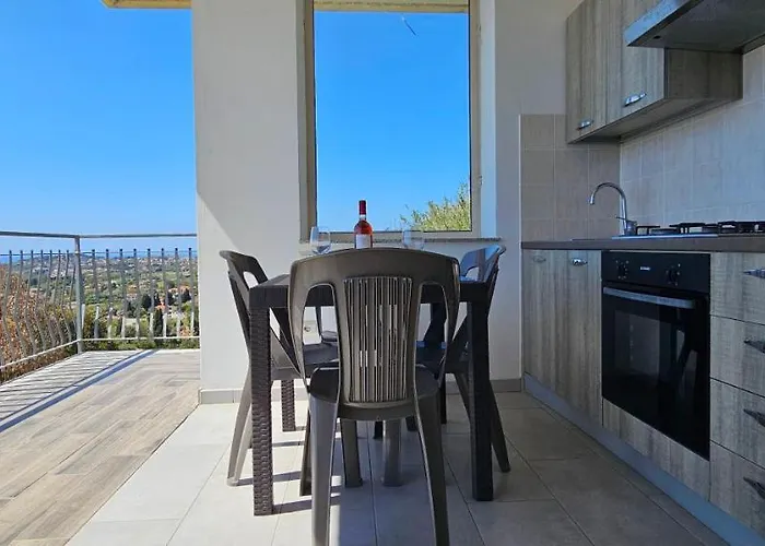 Naturamare - Piscina Idromassaggio Con Vista Mare Aperta Fino Alle Ore 22-00 מלון דירות 3*