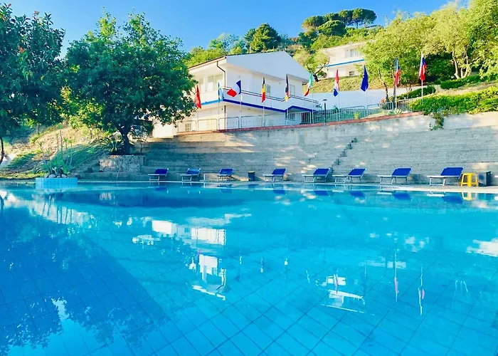 Naturamare - Piscina Idromassaggio Con Vista Mare Aperta Fino Alle Ore 22-00 梵蒂冈角